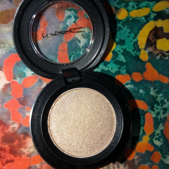 Mac Eyeshadow - Picture 2 of 6